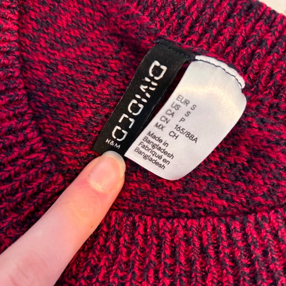 Lightweight H&M DIVIDED Sweater - Red and Navy or Berry - Picture 5 of 9